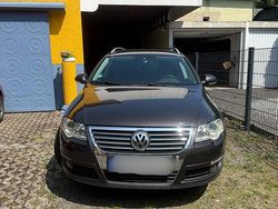 Braun Gebraucht 2005 VW Passat Kombi | 3.599 € (Teuer)