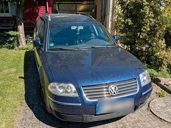 Blau Gebraucht 2002 VW Passat Kombi | 300 € (Superpreis)