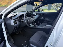 Schneeweiß Gebraucht 2023 Toyota C-HR Basis SUV | 26.990 € (Fairer Preis)
