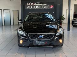 Schwarz Gebraucht 2016 Volvo V40 CC Momentum Kombi | 10.300 € (Fairer Preis)