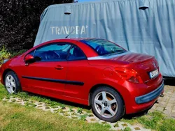 Rot Gebraucht 2006 Peugeot 207 CC Cabrio | 3.000 € (Etwas zu teuer)