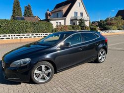 Schwarz Gebraucht 2012 Volvo V40 Summum Limousine | 8.099 € (Fairer Preis)