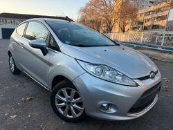 Silber Gebraucht 2009 Ford Fiesta Ghia Kleinwagen | 3.950 € (Fairer Preis)