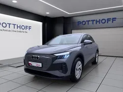 Grau Gebraucht 2023 Audi Q4 e-tron Comfort SUV | 26.750 € (Guter Preis)