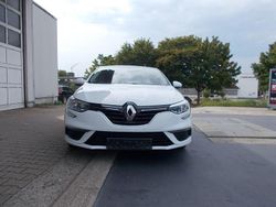 Weiß Gebraucht 2019 Renault Mégane IV Life Limousine | 7.999 € (Fairer Preis)