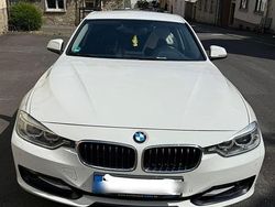 Weiß Gebraucht 2012 BMW 320 Sport Line Limousine | 16.500 €