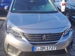 Grau Gebraucht 2019 Peugeot 5008 Allure Van / Kleinbus | 16.250 € (Fairer Preis)