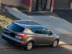 Grau Gebraucht 2012 Ford Focus Kombi | 6.500 €