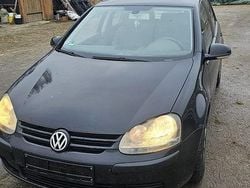 Schwarz Gebraucht 2004 VW Golf V Kleinwagen | 1.800 € (Superpreis)