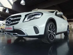 Weiß Gebraucht 2017 Mercedes GLA200 Urban SUV | 22.990 € (Etwas zu teuer)