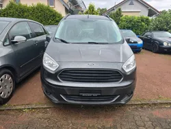 Grau Gebraucht 2015 Ford Tourneo Courier Titanium Van / Kleinbus | 4.900 € (Fairer Preis)