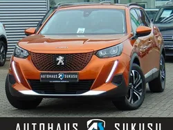 Orange Gebraucht 2022 Peugeot e-2008 Allure SUV | 16.990 € (Superpreis)