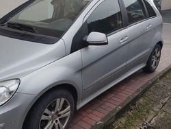 Silber Gebraucht 2011 Mercedes B180 Van / Kleinbus | 4.399 € (Guter Preis)