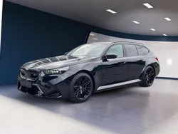 Black sapphire metallic Gebraucht 2025 BMW M5 Kombi | 142.490 € (Superpreis)