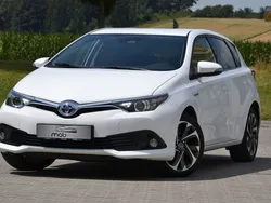Weiß Gebraucht 2018 Toyota Auris Hybrid Cool Limousine | 13.990 € (Fairer Preis)