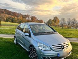 Blau Gebraucht 2005 Mercedes B180 Van / Kleinbus | 2.500 €