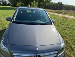 Grau Gebraucht 2012 Mercedes B200 Van / Kleinbus | 13.450 € (Fairer Preis)