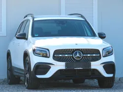 Mercedes GLB220