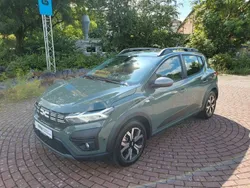 Staubgrau Gebraucht 2023 Dacia Sandero Expression Kleinwagen | 17.995 € (Fairer Preis)