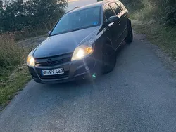 Grau Gebraucht 2009 Opel Astra Kombi | 2.350 € (Teuer)