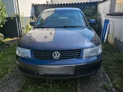 Blau Gebraucht 2000 VW Passat Limousine | 1.000 € (Guter Preis)