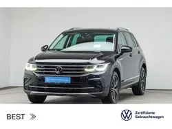 Deep black perleffekt (metallic) Gebraucht 2023 VW Tiguan Elegance SUV | 31.488 € (Guter Preis)
