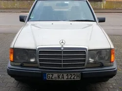 Grau Gebraucht 1988 Mercedes 300 Limousine | 4.500 €