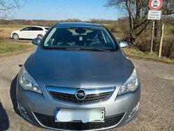 Silber Gebraucht 2011 Opel Astra Innovation Limousine | 3.900 € (Guter Preis)