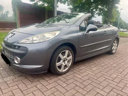 Grau Gebraucht 2007 Peugeot 207 CC Platinum Cabrio | 2.490 € (Fairer Preis)