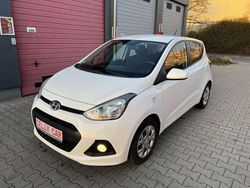 Weiß Gebraucht 2016 Hyundai i10 Style Kleinwagen | 5.690 € (Fairer Preis)