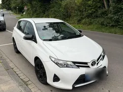 Weiß Gebraucht 2013 Toyota Auris Kleinwagen | 7.399 €