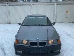 Grau Gebraucht 1990 BMW 316 Limousine | 2.500 €