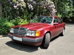 Rot Gebraucht 1990 Mercedes 230 Limousine | 6.800 €