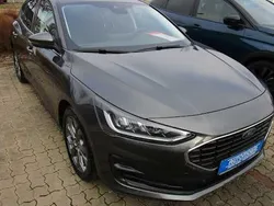 Grau Gebraucht 2023 Ford Focus Titanium Kombi | 25.490 € (Fairer Preis)