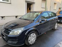 Schwarz Gebraucht 2004 Opel Astra Kleinwagen | 900 € (Guter Preis)