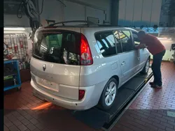 Silber Gebraucht 2006 Renault Espace Van / Kleinbus | 4.500 € (Etwas zu teuer)