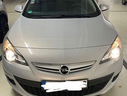 Silber Gebraucht 2012 Opel Astra GTC Edition Limousine | 5.900 € (Fairer Preis)