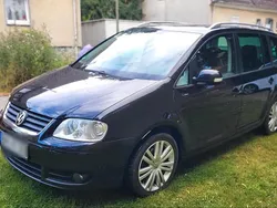 Schwarz Gebraucht 2006 VW Touran Trendline Van / Kleinbus | 2.200 € (Fairer Preis)