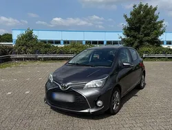 Grau Gebraucht 2015 Toyota Yaris Kleinwagen | 8.700 € (Fairer Preis)