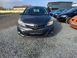 Grau Gebraucht 2012 Toyota Yaris Club Limousine | 5.599 € (Fairer Preis)