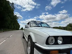 Weiß Gebraucht 1988 BMW 325 Kleinwagen | 16.900 €