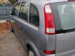 Grau Gebraucht 2004 Opel Meriva Van / Kleinbus | 799 € (Superpreis)