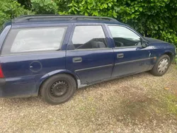 Blau Gebraucht 1997 Opel Vectra Kombi | 300 €