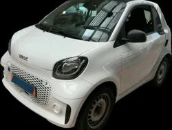 Weiß Gebraucht 2021 Smart ForTwo Electric Drive Kleinwagen | 10.300 € (Fairer Preis)