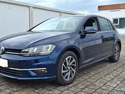 Blau Gebraucht 2017 VW Golf VII Sound Limousine | 13.000 € (Guter Preis)