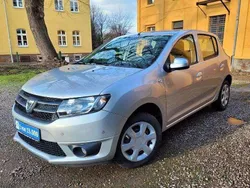 Platingrau metallic Gebraucht 2016 Dacia Sandero Lauréate Kleinwagen | 6.450 € (Guter Preis)
