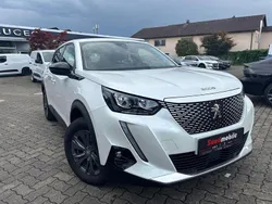Perlmutt weiß perleffekt (metallic) Gebraucht 2022 Peugeot e-2008 Active SUV | 17.250 € (Superpreis)