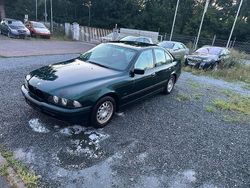 Grün Gebraucht 1997 BMW 520 Limousine | 1.800 € (Guter Preis)