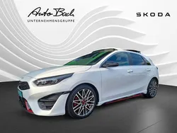 Weiß (deluxeweiss metallic) Gebraucht 2022 Kia Ceed GT Limousine | 27.890 € (Fairer Preis)