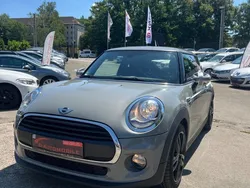 Grau Gebraucht 2017 Mini ONE Kleinwagen | 10.500 € (Fairer Preis)